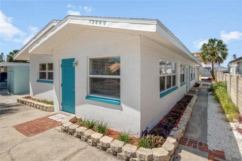 Commercial property in Madeira Beach, Florida 4 bedrooms, 128.02 sq.m. № 2091970 - photo 6