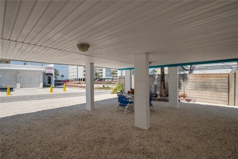 Commercial property in Madeira Beach, Florida 4 bedrooms, 128.02 sq.m. № 2091970 - photo 9