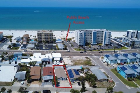 Commercial property in Madeira Beach, Florida 4 bedrooms, 128.02 sq.m. № 2091970