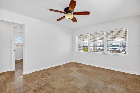 Commercial property in Madeira Beach, Florida 4 bedrooms, 128.02 sq.m. № 2091970 - photo 14