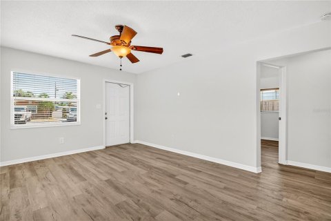 Commercial property in Madeira Beach, Florida 4 bedrooms, 128.02 sq.m. № 2091970 - photo 30