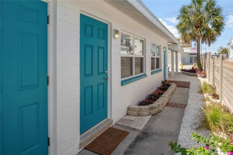 Commercial property in Madeira Beach, Florida 4 bedrooms, 128.02 sq.m. № 2091970 - photo 12