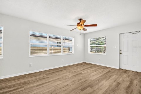 Commercial property in Madeira Beach, Florida 4 bedrooms, 128.02 sq.m. № 2091970 - photo 29