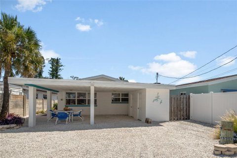 Commercial property in Madeira Beach, Florida 4 bedrooms, 128.02 sq.m. № 2091970 - photo 7