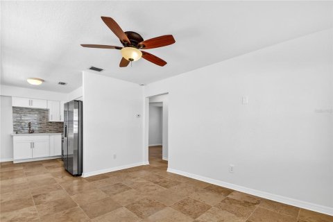 Commercial property in Madeira Beach, Florida 4 bedrooms, 128.02 sq.m. № 2091970 - photo 19