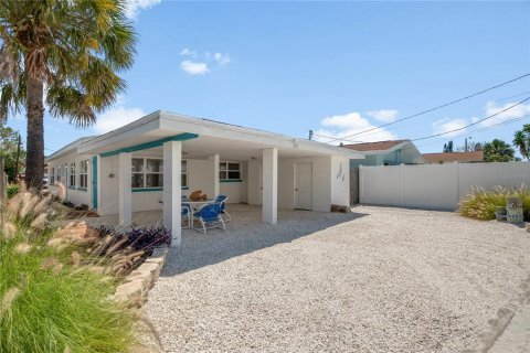 Commercial property in Madeira Beach, Florida 4 bedrooms, 128.02 sq.m. № 2091970 - photo 8