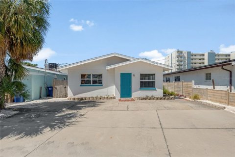 Commercial property in Madeira Beach, Florida 4 bedrooms, 128.02 sq.m. № 2091970 - photo 5