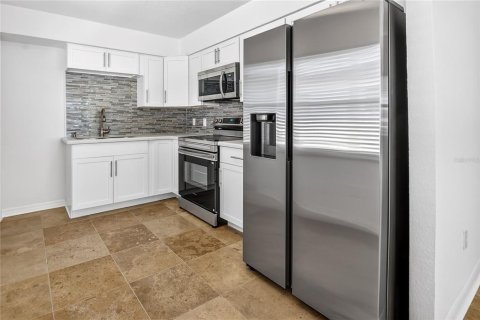 Commercial property in Madeira Beach, Florida 4 bedrooms, 128.02 sq.m. № 2091970 - photo 16