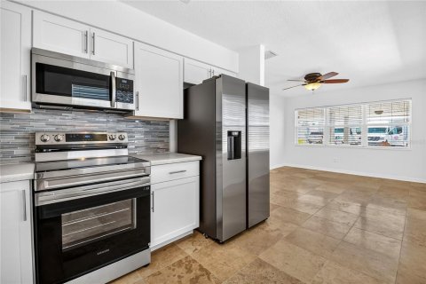 Commercial property in Madeira Beach, Florida 4 bedrooms, 128.02 sq.m. № 2091970 - photo 15