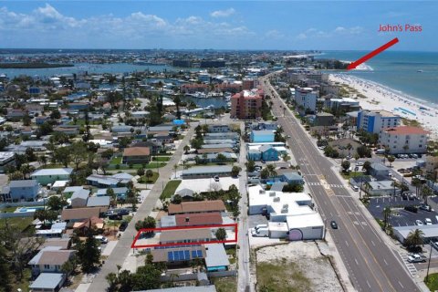 Commercial property in Madeira Beach, Florida 4 bedrooms, 128.02 sq.m. № 2091970 - photo 2