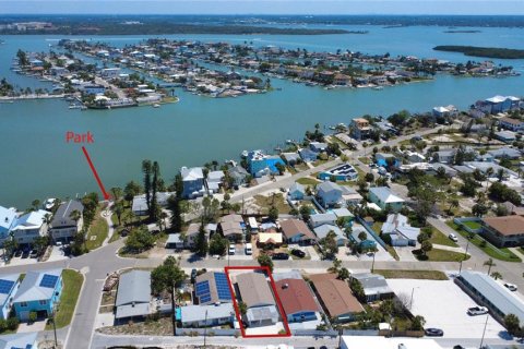 Commercial property in Madeira Beach, Florida 4 bedrooms, 128.02 sq.m. № 2091970 - photo 3