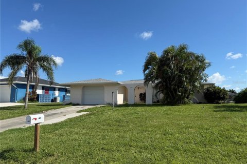 House in Rotonda, Florida 2 bedrooms, 121.05 sq.m. № 1919534 - photo 2