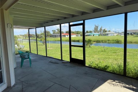 House in Rotonda, Florida 2 bedrooms, 121.05 sq.m. № 1919534 - photo 11