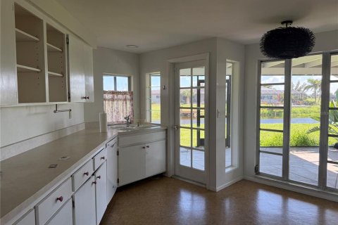 House in Rotonda, Florida 2 bedrooms, 121.05 sq.m. № 1919534 - photo 3
