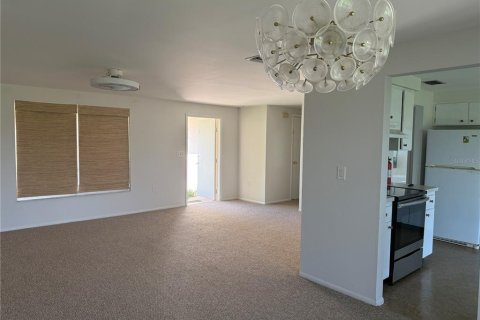 House in Rotonda, Florida 2 bedrooms, 121.05 sq.m. № 1919534 - photo 6