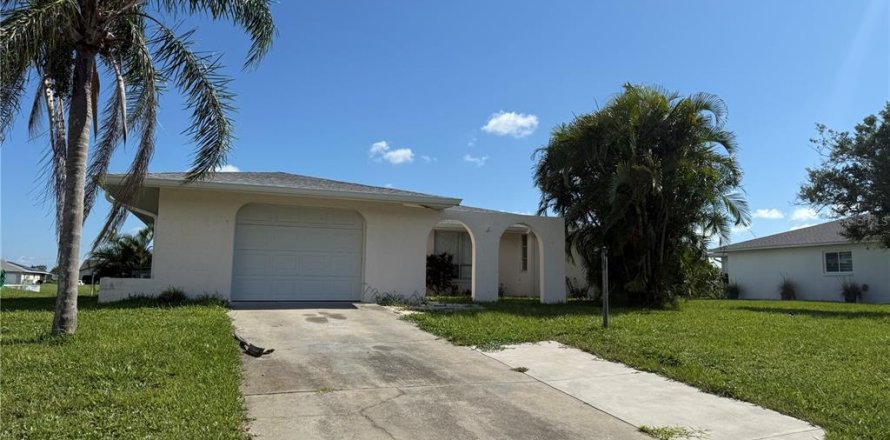 House in Rotonda, Florida 2 bedrooms, 121.05 sq.m. № 1919534
