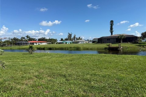 House in Rotonda, Florida 2 bedrooms, 121.05 sq.m. № 1919534 - photo 15