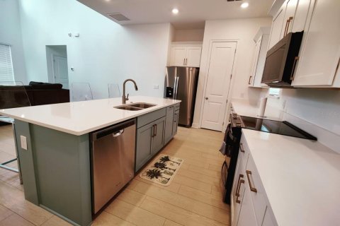 Villa ou maison à louer à Orlando, Floride: 4 chambres, 246.19 m2 № 2167838 - photo 2