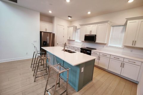 Villa ou maison à louer à Orlando, Floride: 4 chambres, 246.19 m2 № 2167838 - photo 4