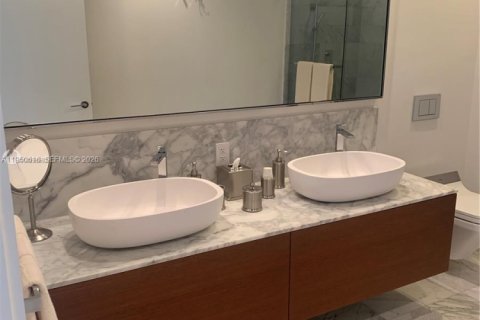 Снять в аренду кондоминиум в Бэл-Харбор, Флорида 1 спальня, 117.71м2, № 2006828 - фото 10