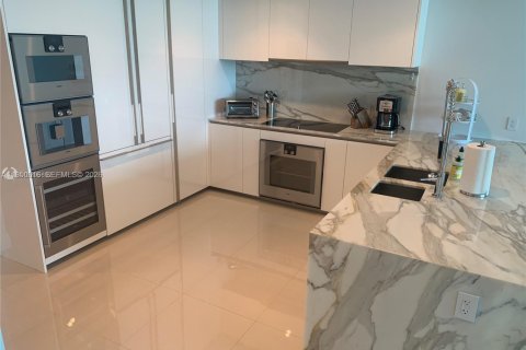 Снять в аренду кондоминиум в Бэл-Харбор, Флорида 1 спальня, 117.71м2, № 2006828 - фото 7