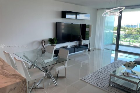 Снять в аренду кондоминиум в Бэл-Харбор, Флорида 1 спальня, 117.71м2, № 2006828 - фото 3