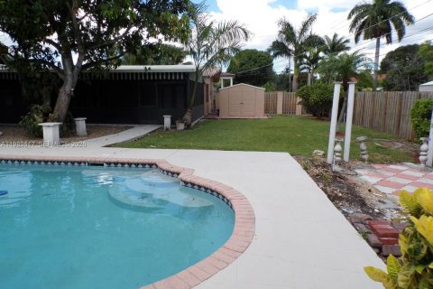 House in Hollywood, Florida 3 bedrooms, 203.08 sq.m. № 2044142 - photo 12