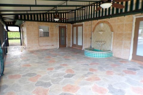 House in Hollywood, Florida 3 bedrooms, 203.08 sq.m. № 2044142 - photo 5