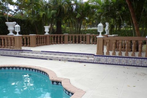 House in Hollywood, Florida 3 bedrooms, 203.08 sq.m. № 2044142 - photo 11