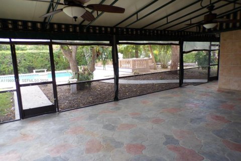 House in Hollywood, Florida 3 bedrooms, 203.08 sq.m. № 2044142 - photo 7