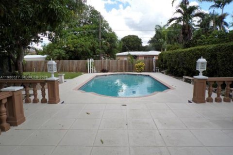 House in Hollywood, Florida 3 bedrooms, 203.08 sq.m. № 2044142 - photo 15