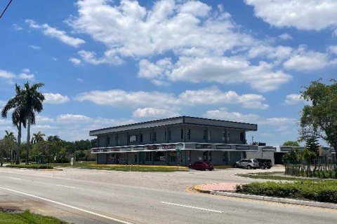 Commercial property in Sunrise, Florida № 2179331 - photo 2