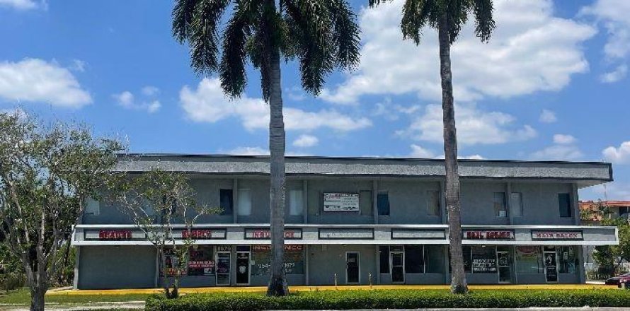 Commercial property in Sunrise, Florida № 2179331