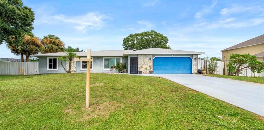 House in PORT ST LUCIE in Saint Lucie, Florida 3 bedrooms, 136.38 sq.m. № 1913462