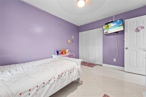 House in PORT ST LUCIE in Saint Lucie, Florida 3 bedrooms, 136.38 sq.m. № 1913462 - photo 22