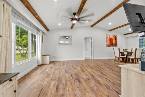 House in PORT ST LUCIE in Saint Lucie, Florida 3 bedrooms, 136.38 sq.m. № 1913462 - photo 4