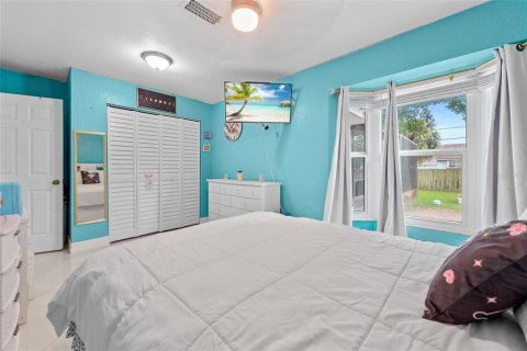 House in PORT ST LUCIE in Saint Lucie, Florida 3 bedrooms, 136.38 sq.m. № 1913462 - photo 19