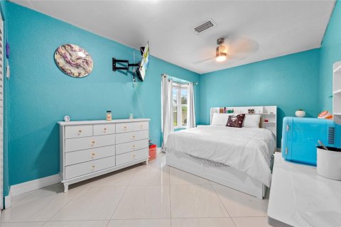 House in PORT ST LUCIE in Saint Lucie, Florida 3 bedrooms, 136.38 sq.m. № 1913462 - photo 18