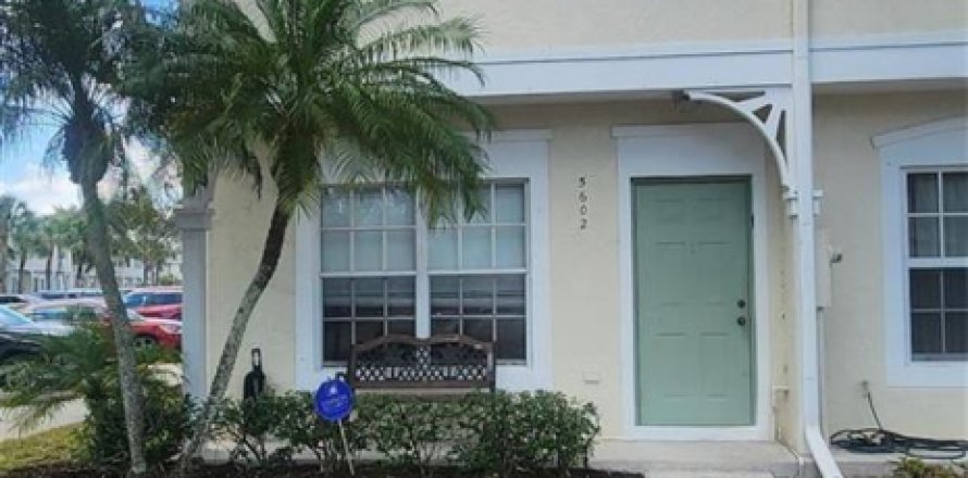 Townhouse in Coral Springs, Florida 3 bedrooms, 108.7 sq.m. № 2089382
