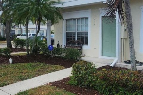 Townhouse in Coral Springs, Florida 3 bedrooms, 108.7 sq.m. № 2089382 - photo 2