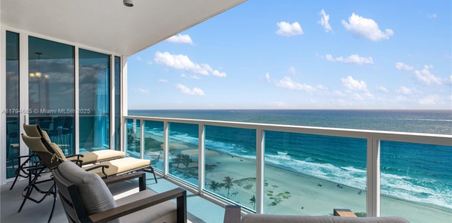 Condominio en Pompano Beach, Florida, 2 dormitorios  № 1735760