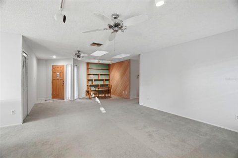 House in Palm Harbor, Florida 2 bedrooms, 144 sq.m. № 2233407 - photo 15