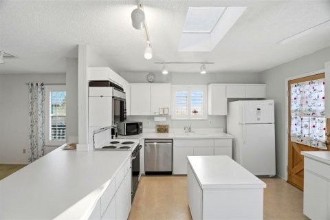 House in Palm Harbor, Florida 2 bedrooms, 144 sq.m. № 2233407 - photo 18