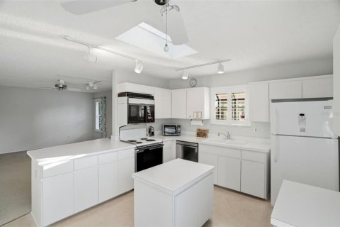House in Palm Harbor, Florida 2 bedrooms, 144 sq.m. № 2233407 - photo 19