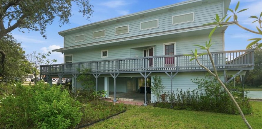House in Palm Harbor, Florida 2 bedrooms, 144 sq.m. № 2233407