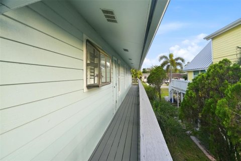 House in Palm Harbor, Florida 2 bedrooms, 144 sq.m. № 2233407 - photo 9