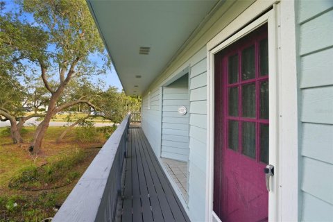House in Palm Harbor, Florida 2 bedrooms, 144 sq.m. № 2233407 - photo 8