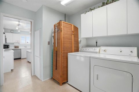 House in Palm Harbor, Florida 2 bedrooms, 144 sq.m. № 2233407 - photo 25