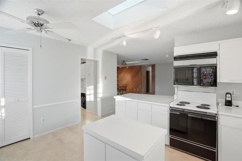 House in Palm Harbor, Florida 2 bedrooms, 144 sq.m. № 2233407 - photo 20