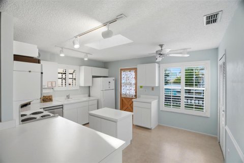 House in Palm Harbor, Florida 2 bedrooms, 144 sq.m. № 2233407 - photo 17